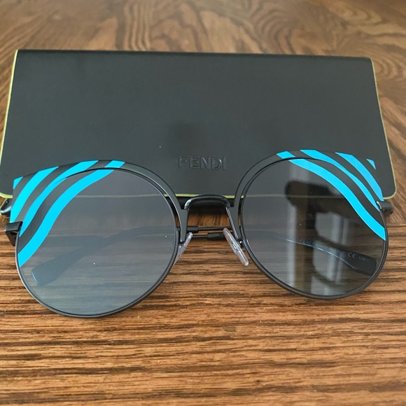 Fendi Electric Blue with Cat-eye Sunglasses - Picture 2 of 3